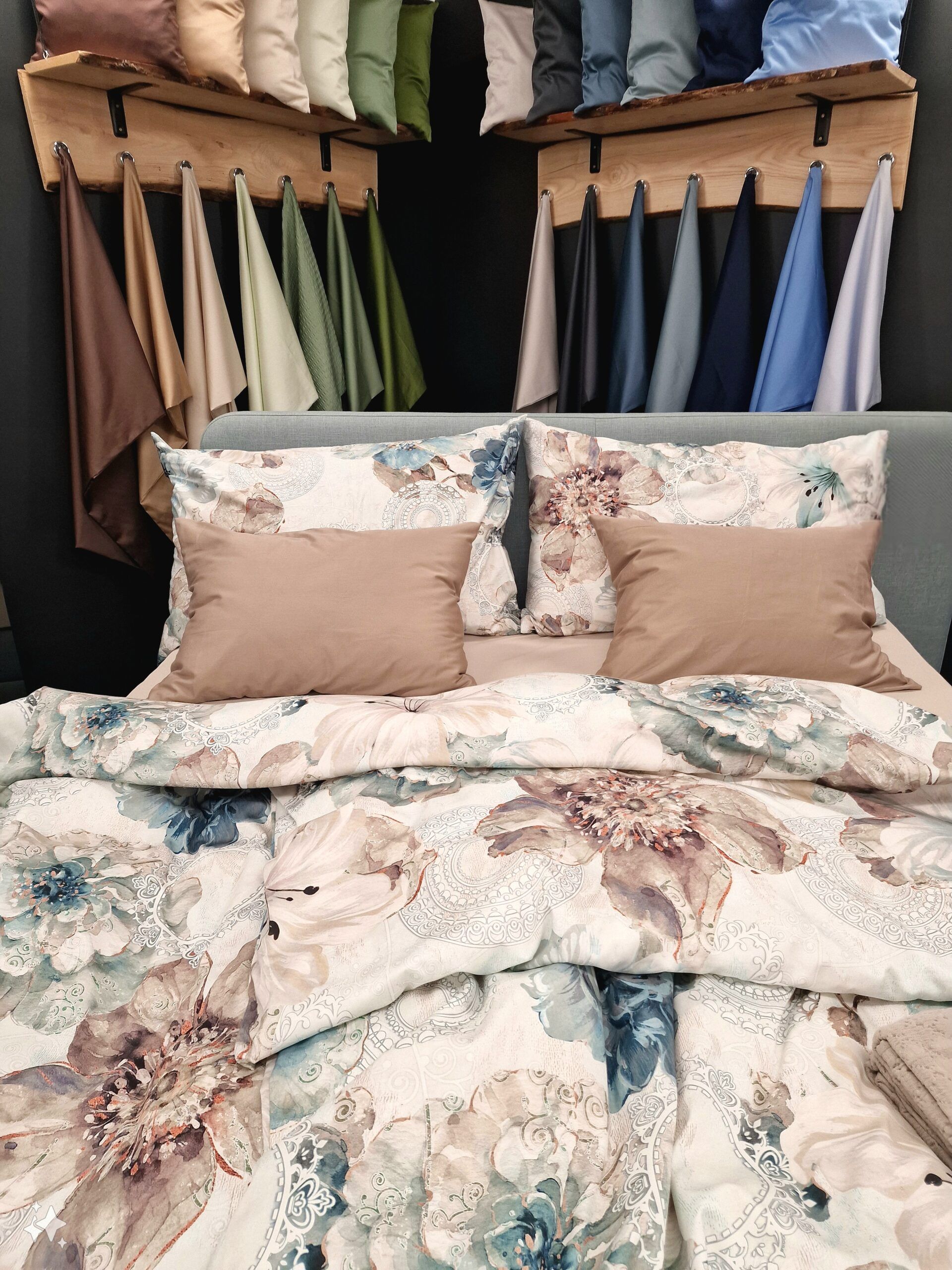 Bettwäsche-Tamarar-Bettenfachgeschäft-Ruoss-Schlafen-Schübelbach-Angelabruderer-Diga-Möbelmärki-Schlafzimmer-Magic-Floral-unibettwäsche-Ausstellung-Showroom-Bettwaren
